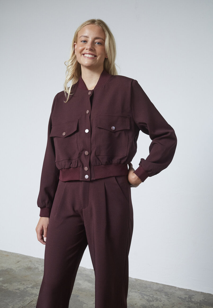 GARWIN SHORT JACKET - DEEP BORDEAUX