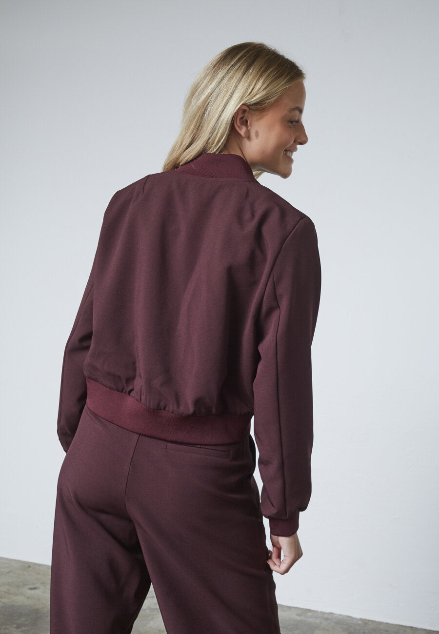 GARWIN SHORT JACKET - DEEP BORDEAUX