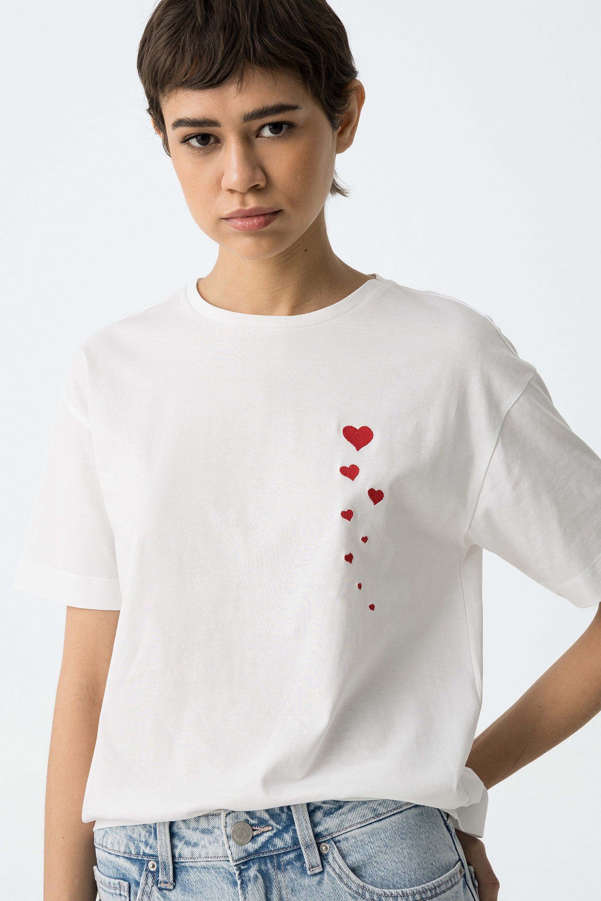 VALENTINES LOVE SEEKER EMBROIDERY T-SHIRT - WHITE