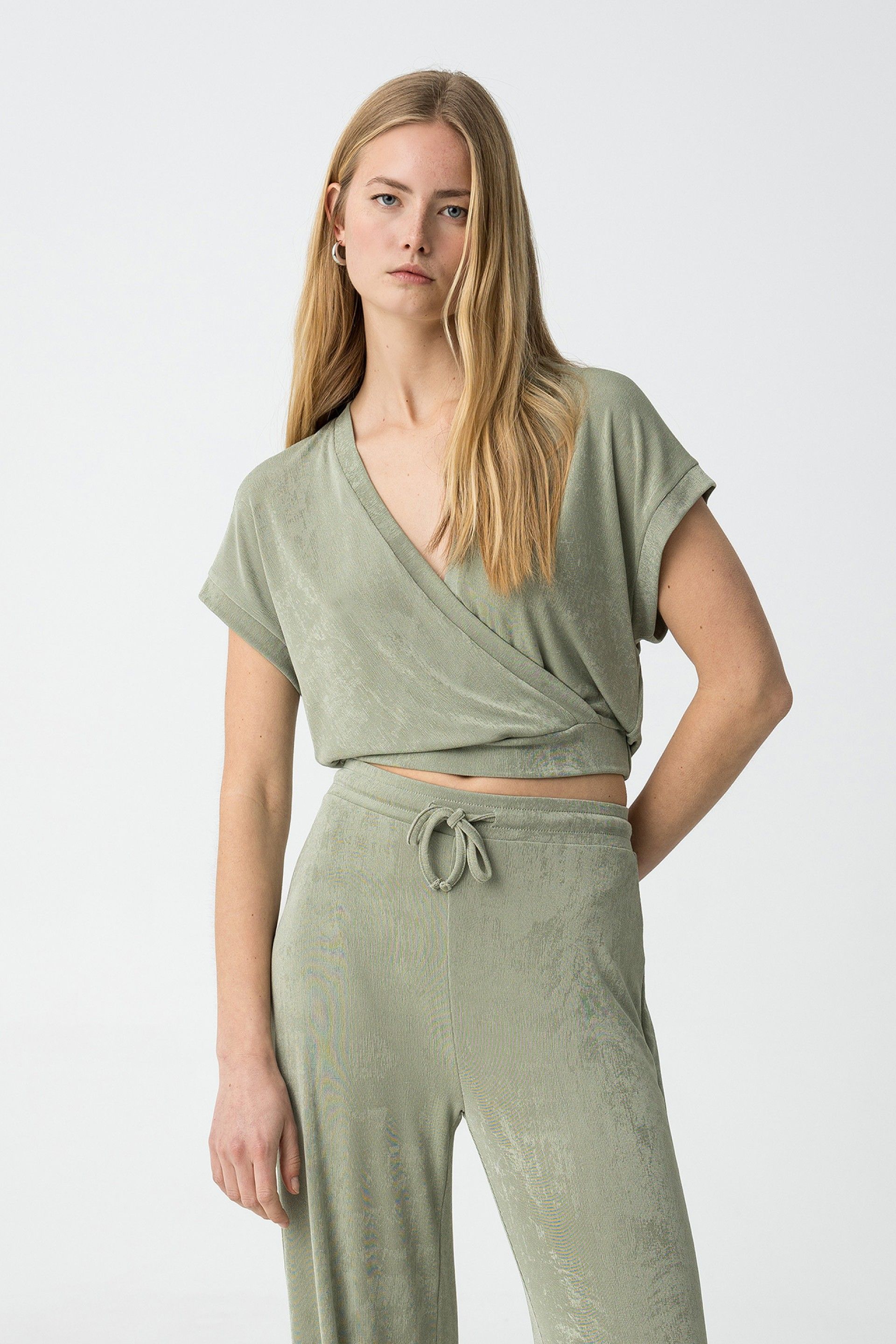 CAMALEON CRISS CROSS TOP - HEDGE GREEN
