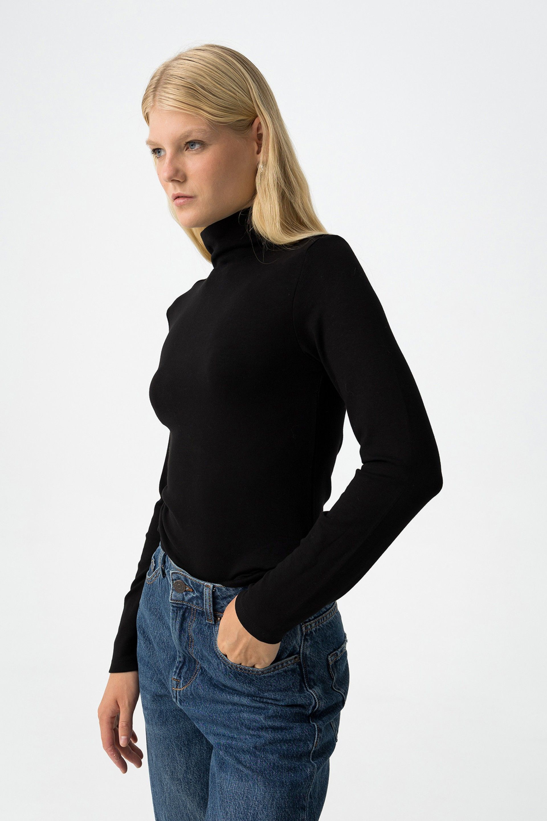 BILBAO BASIC TURTLENECK TOP - BLACK