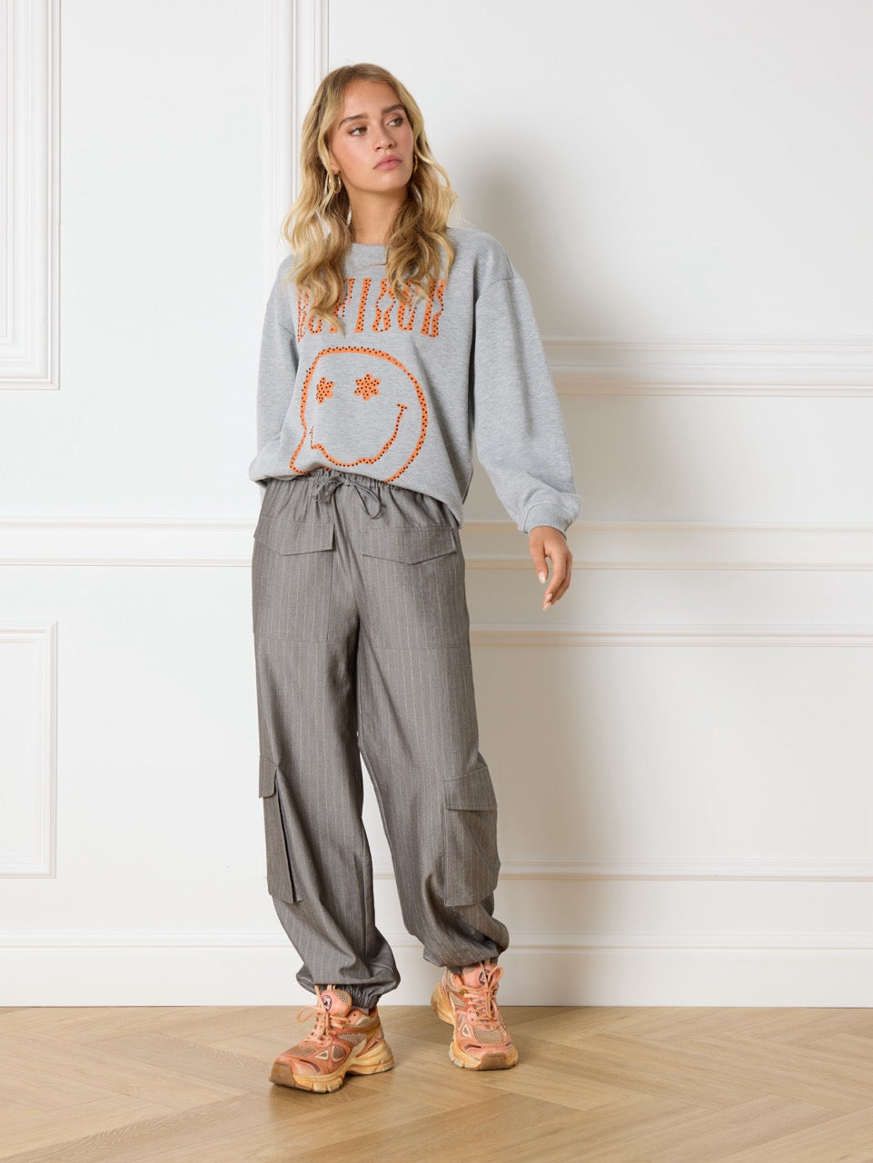 REFINED DEPARTMENT | VIKKI WOVEN GREY PANTS - LIGHT GREY