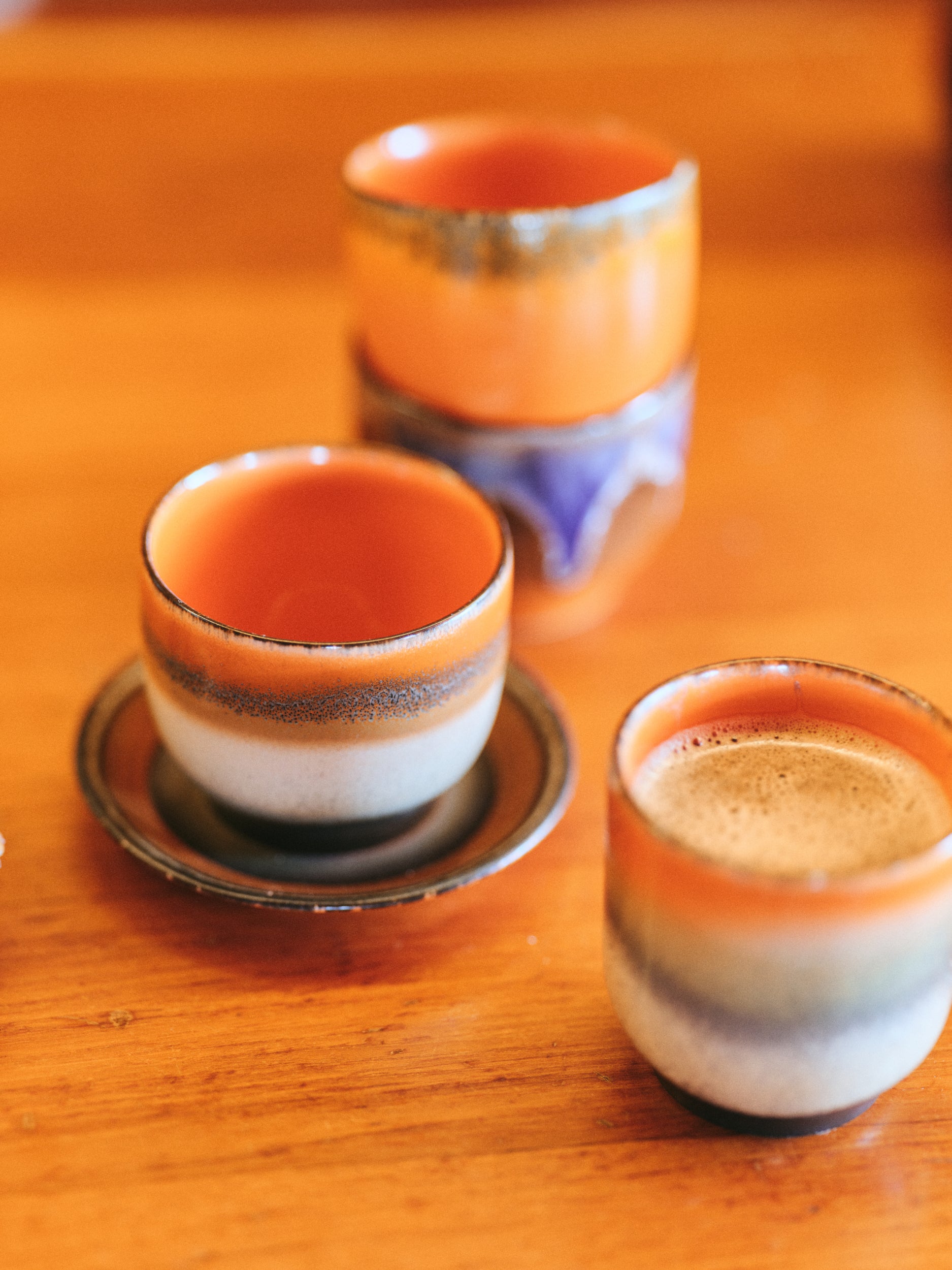 HKliving | 70S CERAMICS:  SAUCER - DARK ROAST