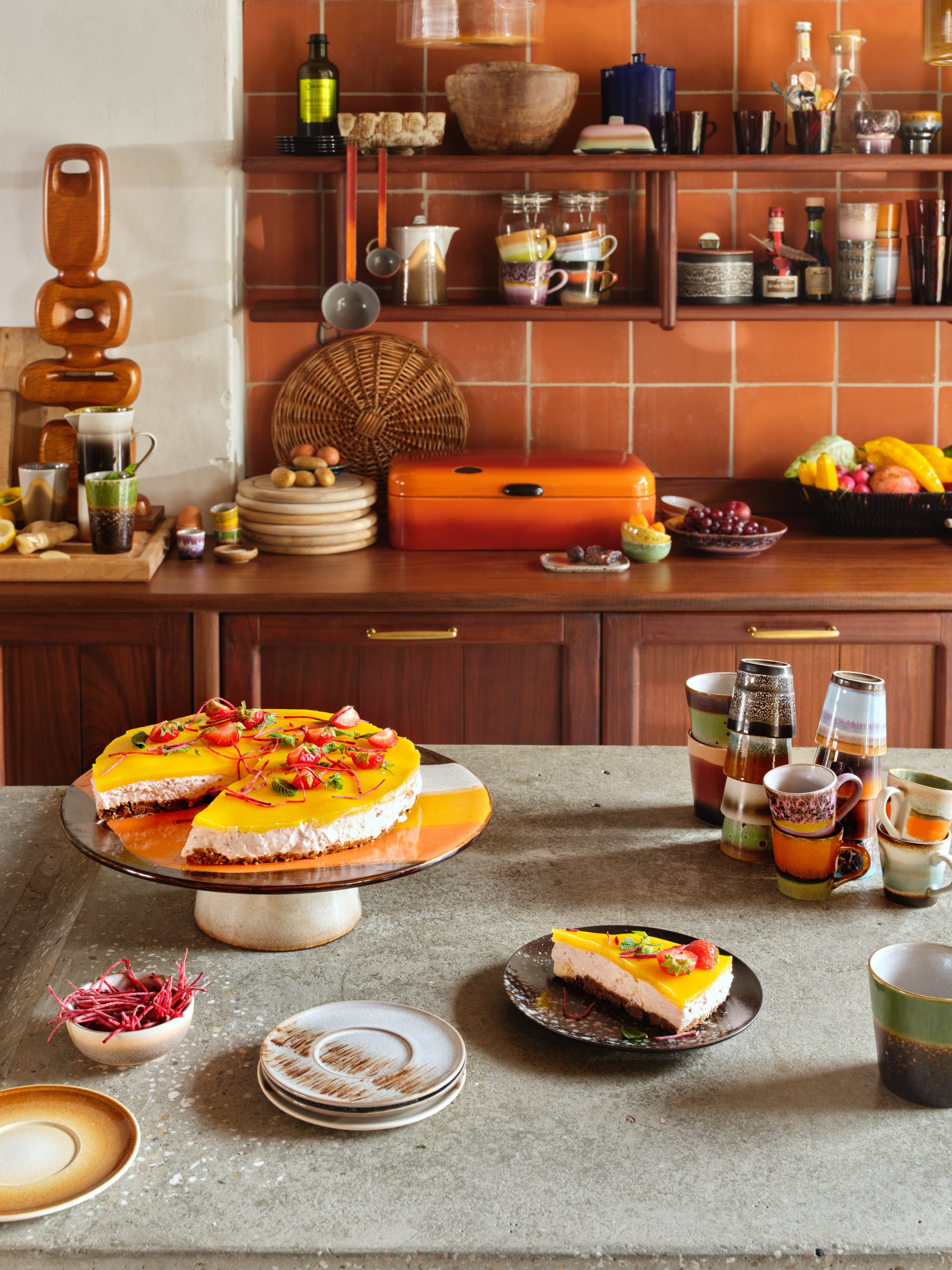 HKliving | 70S CERAMICS: SAUCER - BIG SUR ORBIT