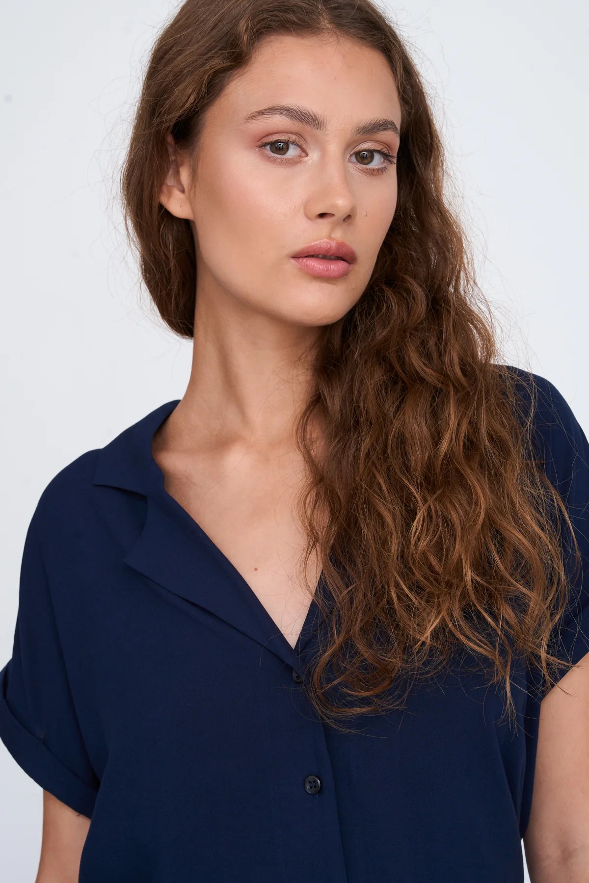 PITA V-NECK SS BLOUSE - NAVY