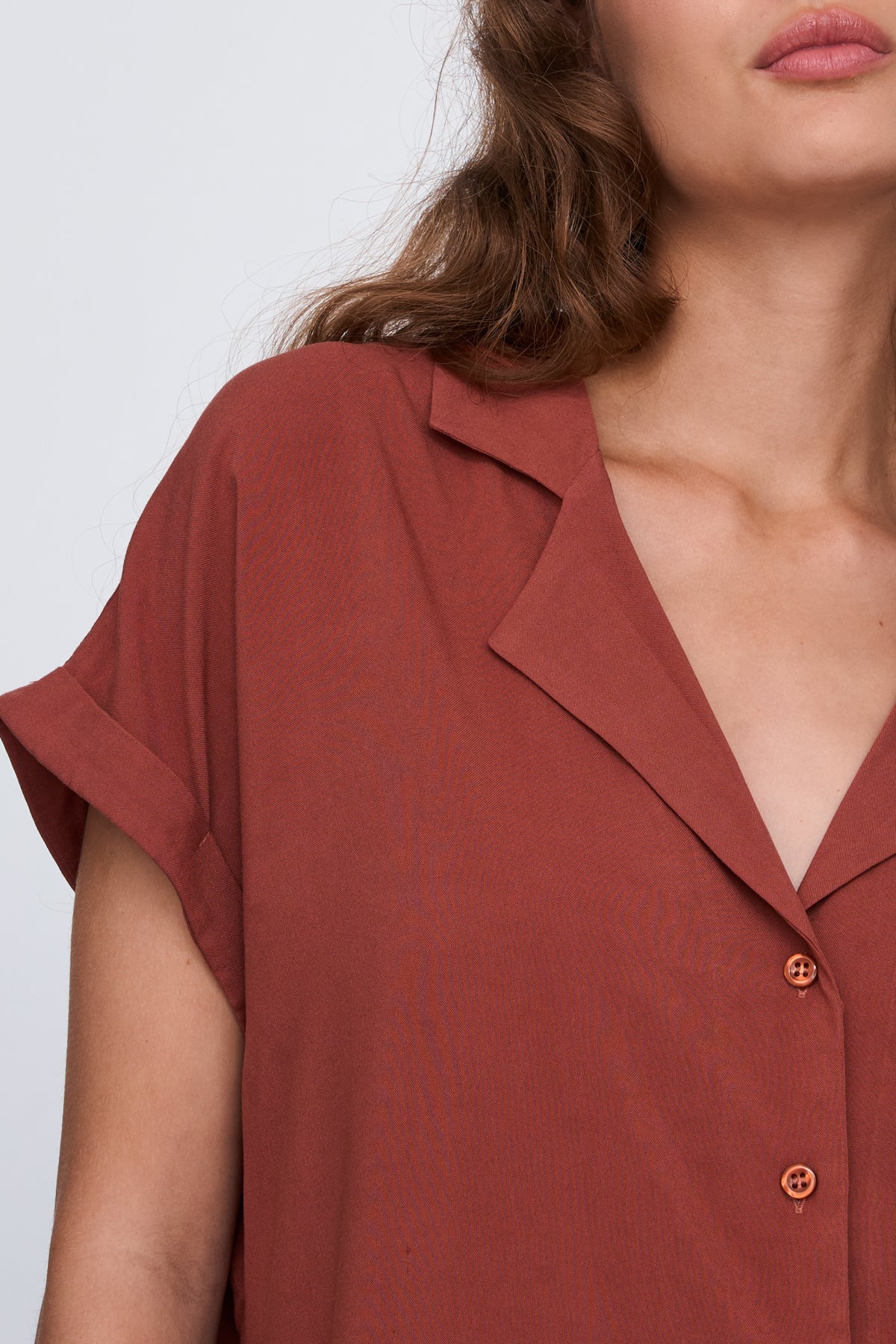 MINA V-NECK SS BLOUSE - RUST