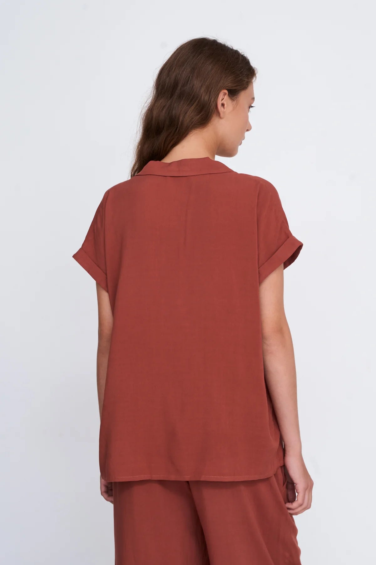 MINA V-NECK SS BLOUSE - RUST
