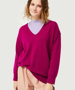 COMPAÑÍA FANTASTICA | KNITTED V-NECK PULLOVER - MAGENTA