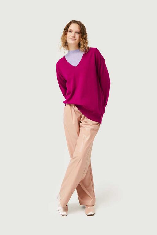 COMPAÑÍA FANTASTICA | KNITTED V-NECK PULLOVER - MAGENTA