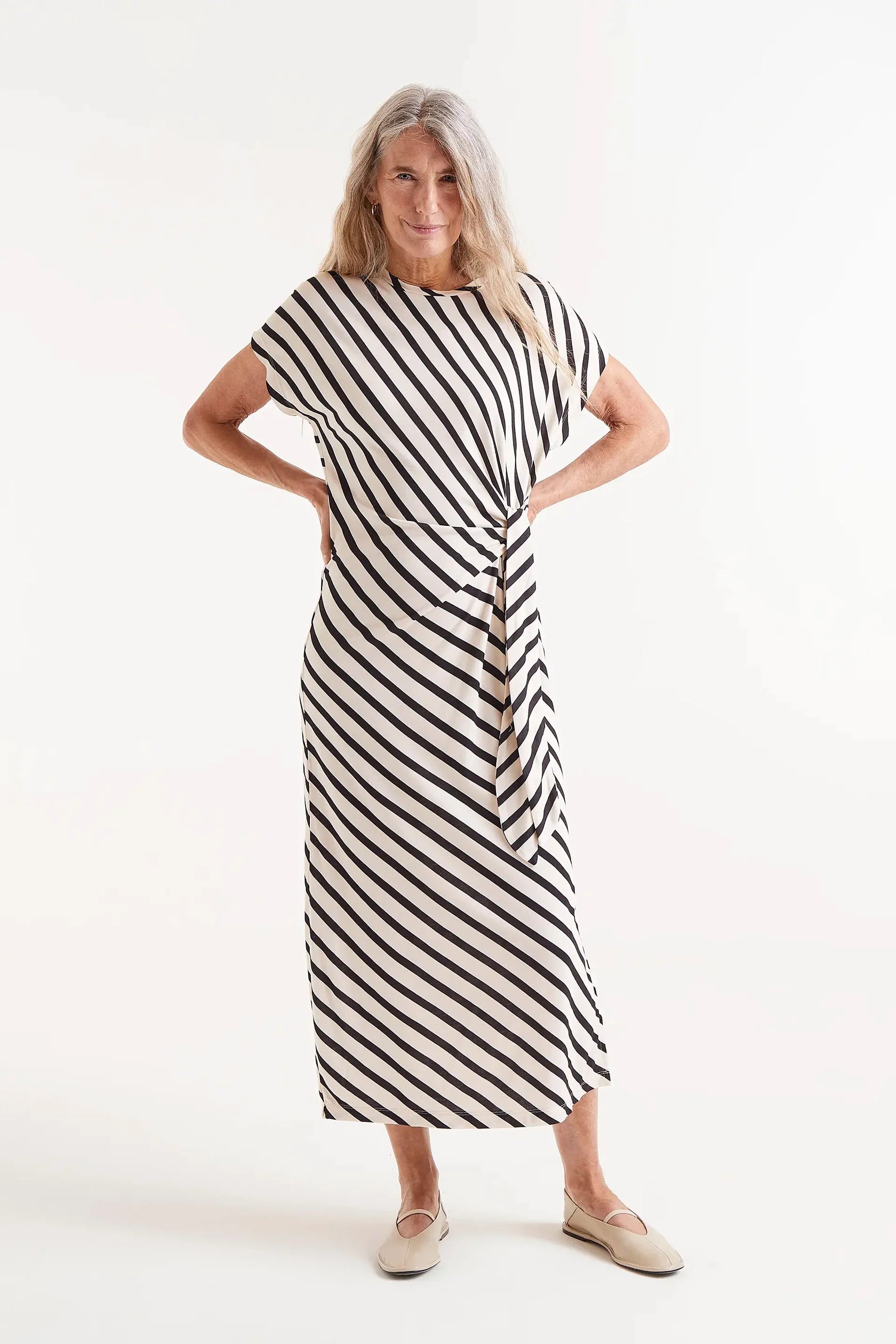 COMPAÑÍA FANTÁSTICA | DIAGONAL MIDI DRESS - ZWART