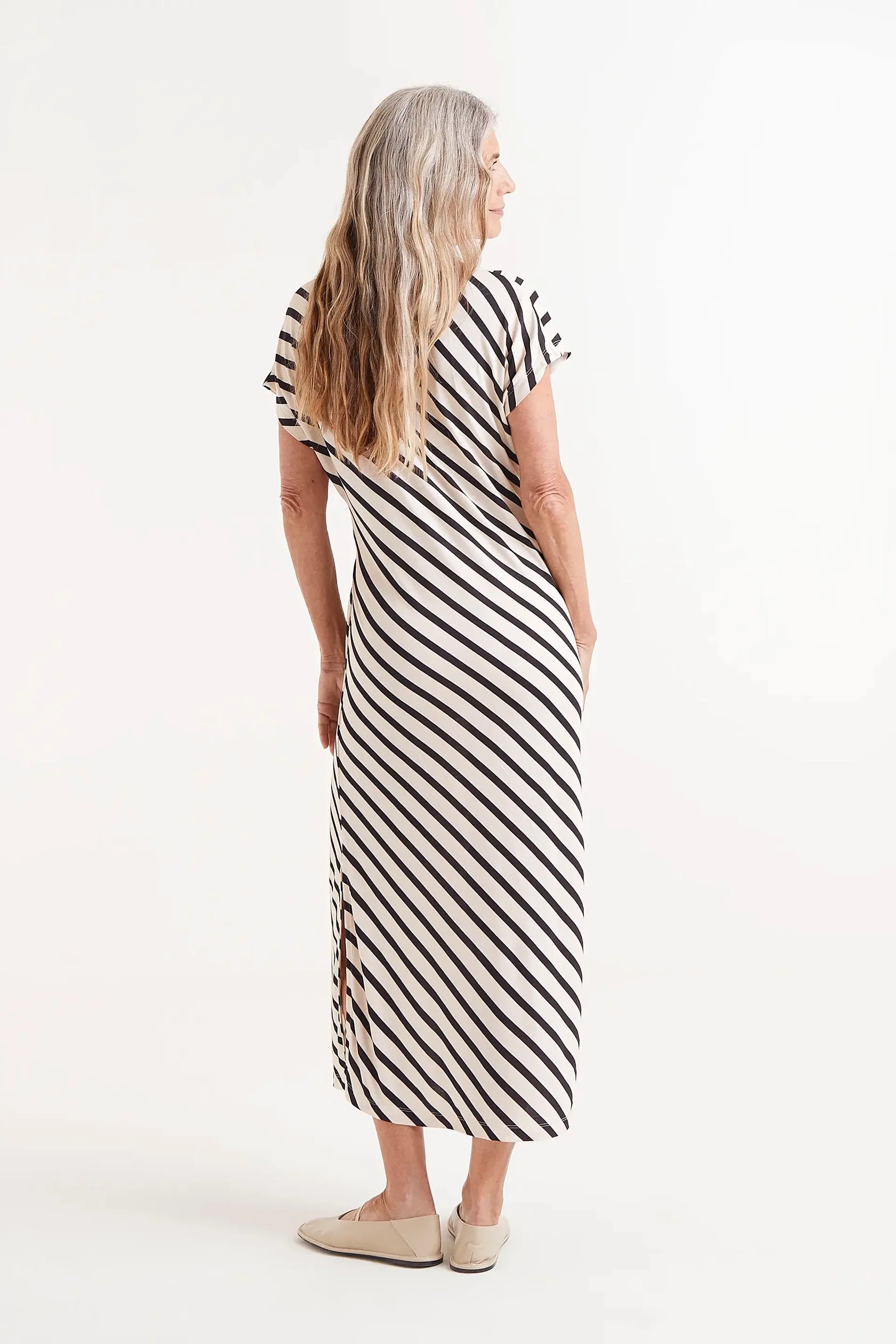 COMPAÑÍA FANTÁSTICA | DIAGONAL MIDI DRESS - ZWART