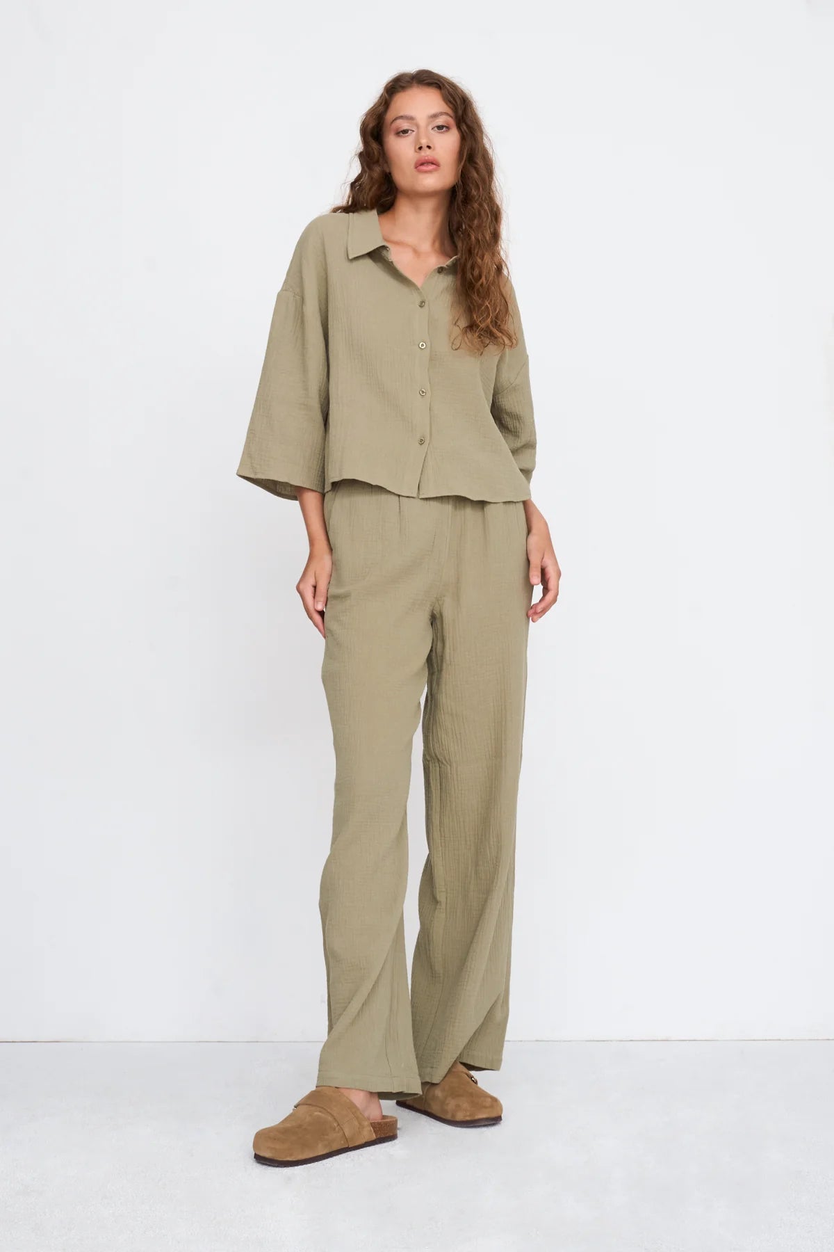 CRINKLE TROUSERS - OLIVE GREEN