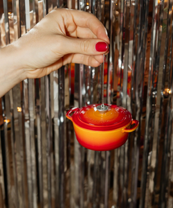 YUP IN DE BOOM | KERSTORNAMENT - LE CREUSET PAN ORANJE