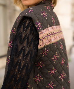 NILA QUILTED GILET - MULTI
