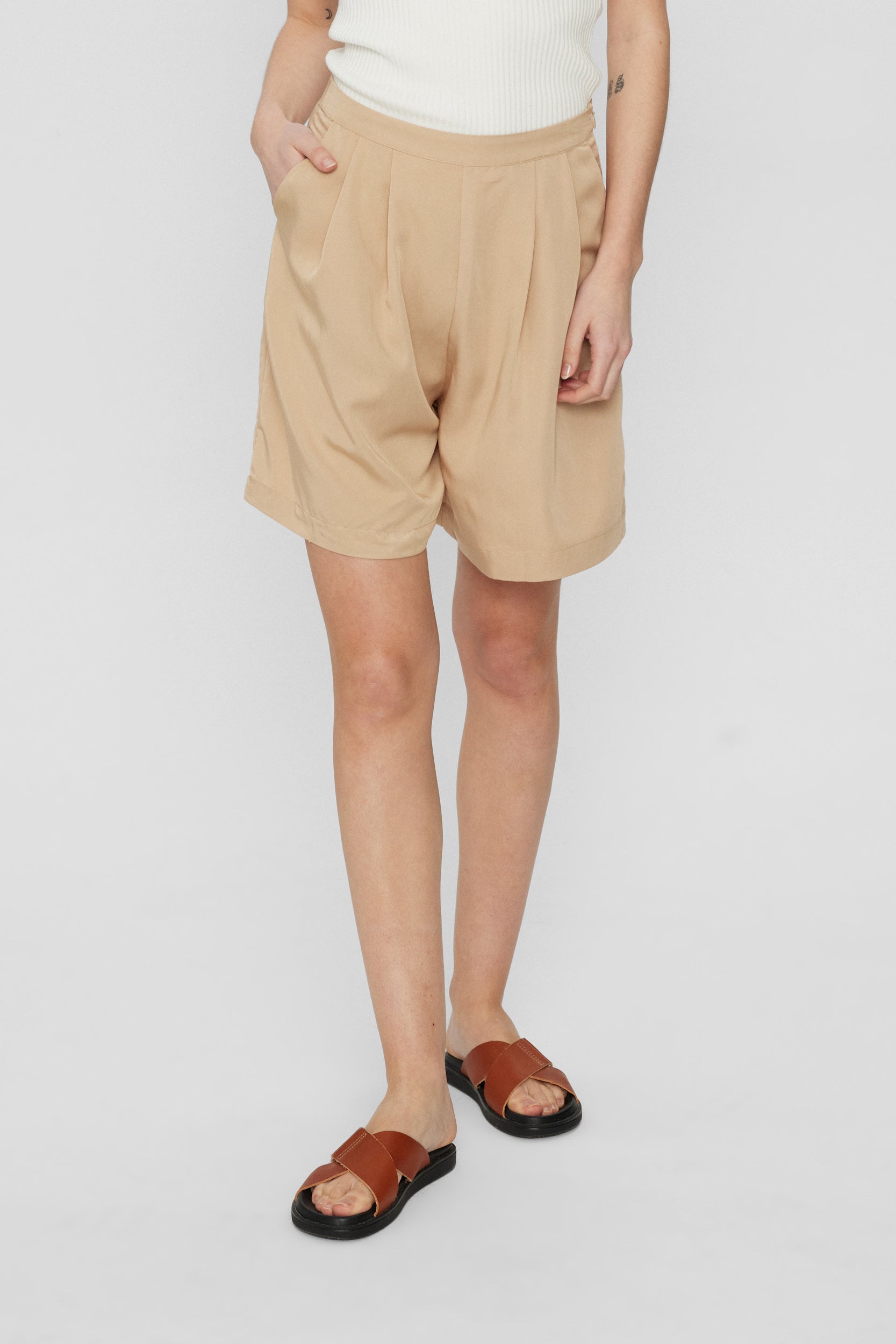 NUMPH | SUMMER SHORTS - SESAME