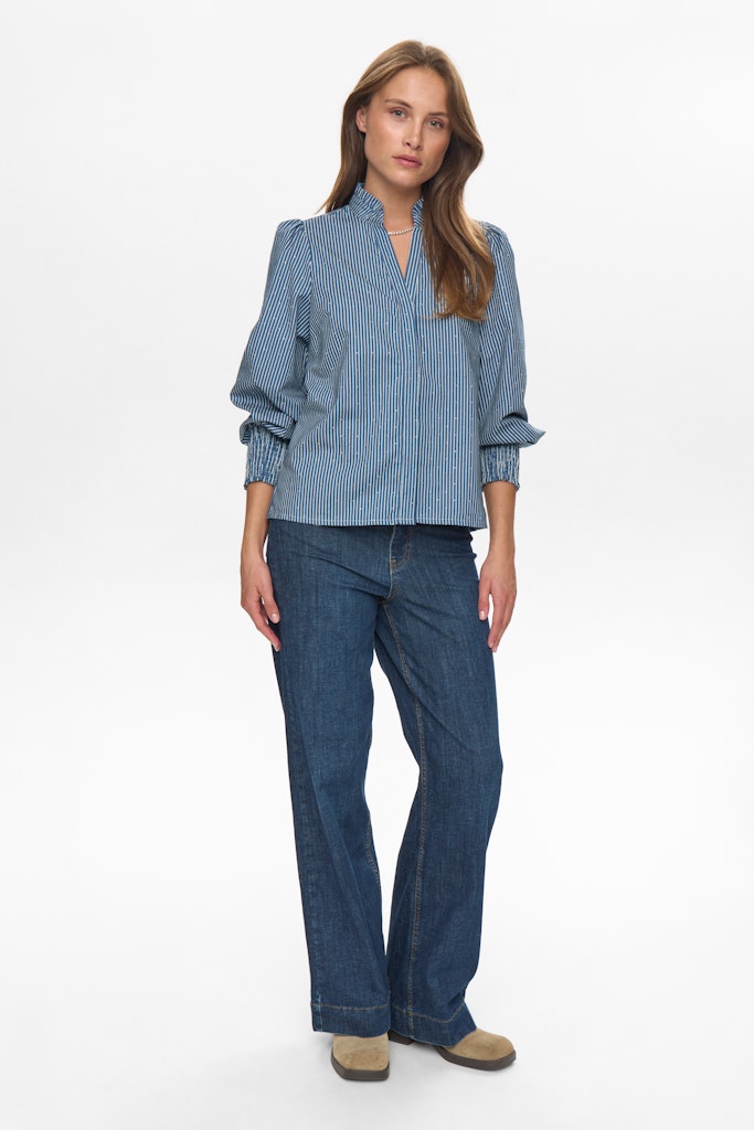NÜMPH | EMILIE SHIRT - MEDIUM BLUE DENIM