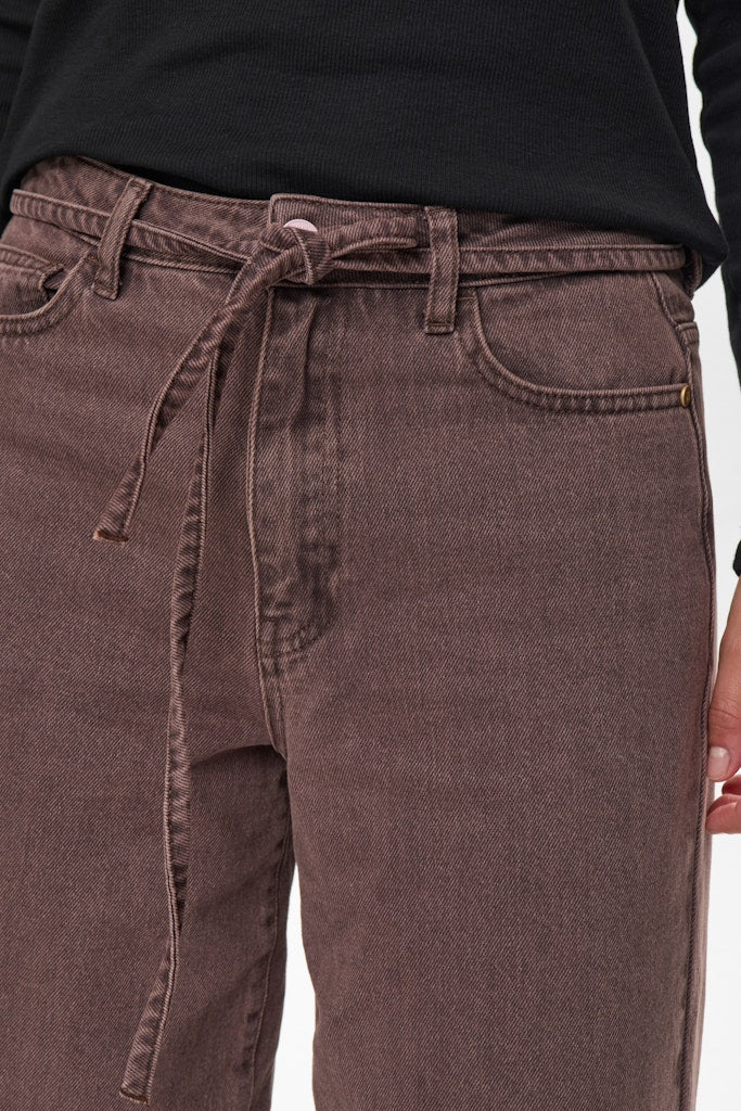 NÜMPH | BROOKLYN JEANS - BLACK COFFEE WASHED