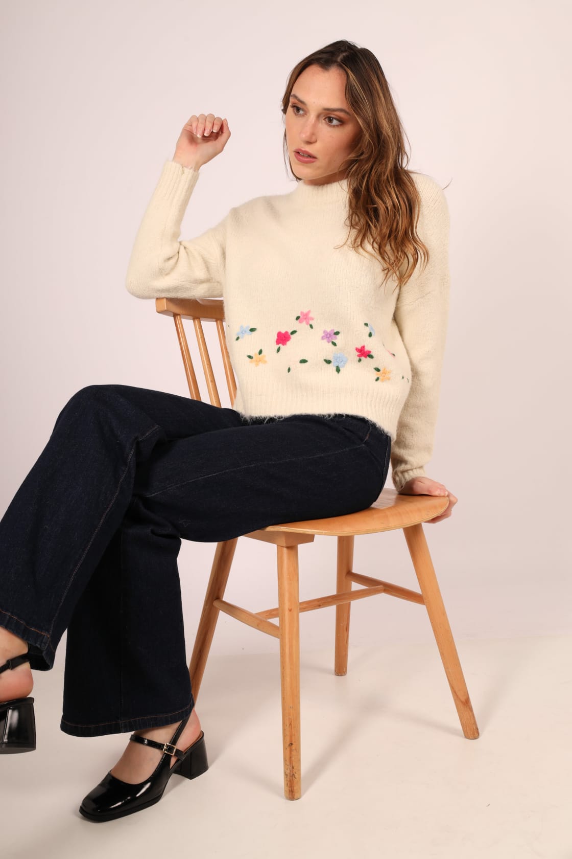 MYLES FLOWER EMBROIDERY KNIT - OFFWHITE