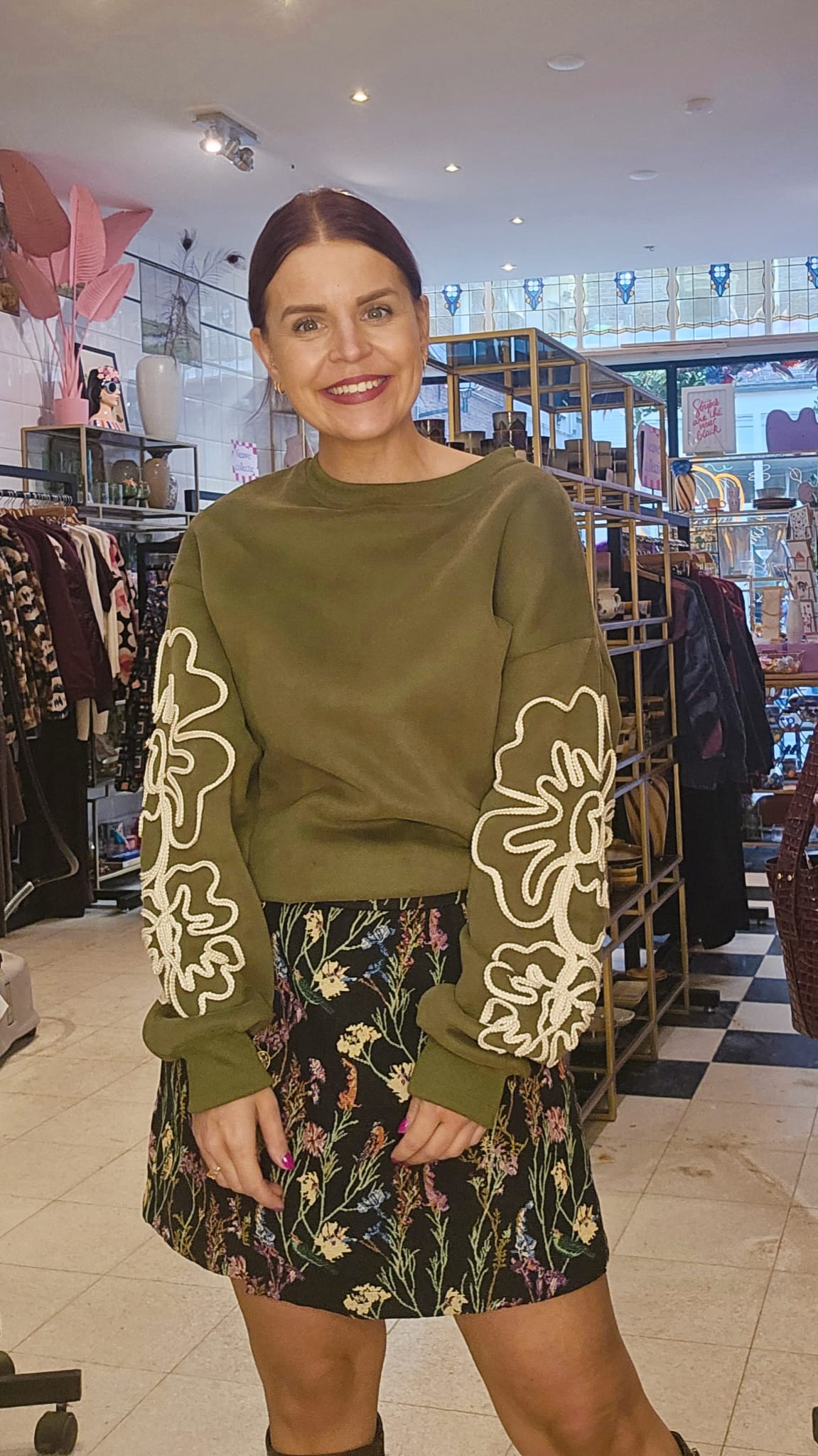 REVERY EMBROIDERY SWEAT - GREEN