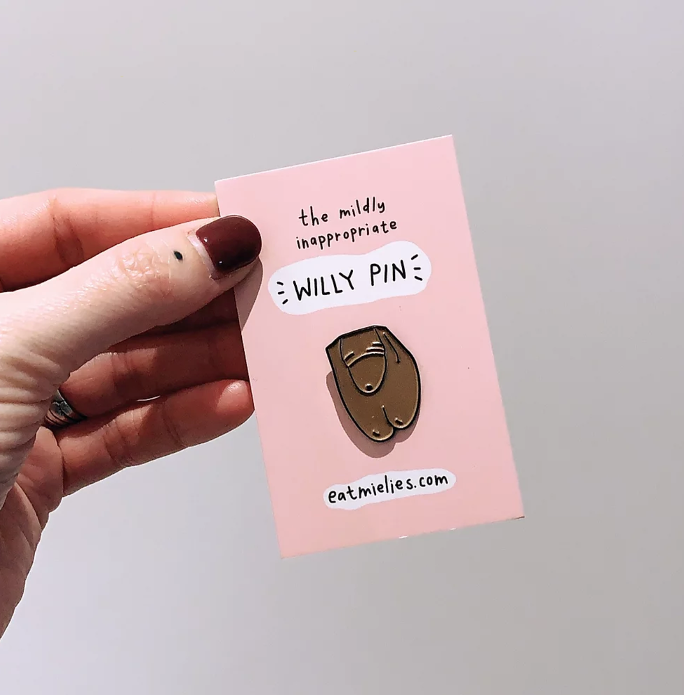 EAT MIELIES | PIN WILLY - BRUIN